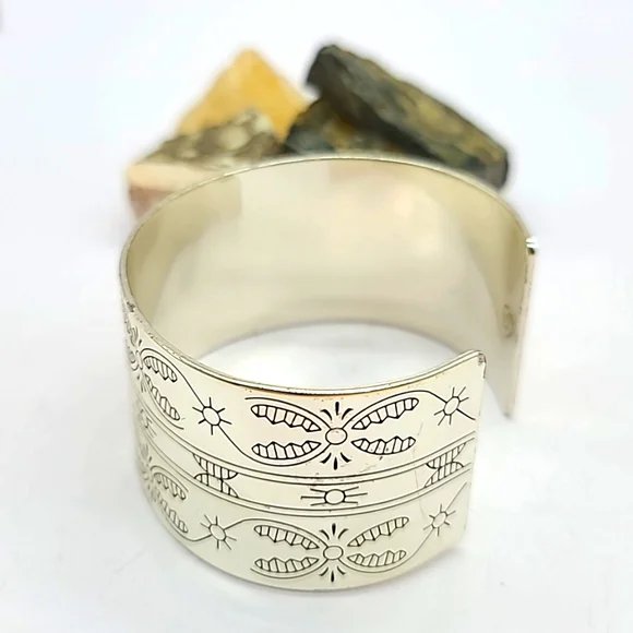 Brighton "SOUTHWEST DREAMS" Retired Wide Cuff with Etched Tribal Motifs! Rare! - Picture 13 of 14